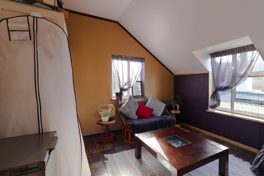 6 Bedroom Property for Sale in Sandbaai Western Cape